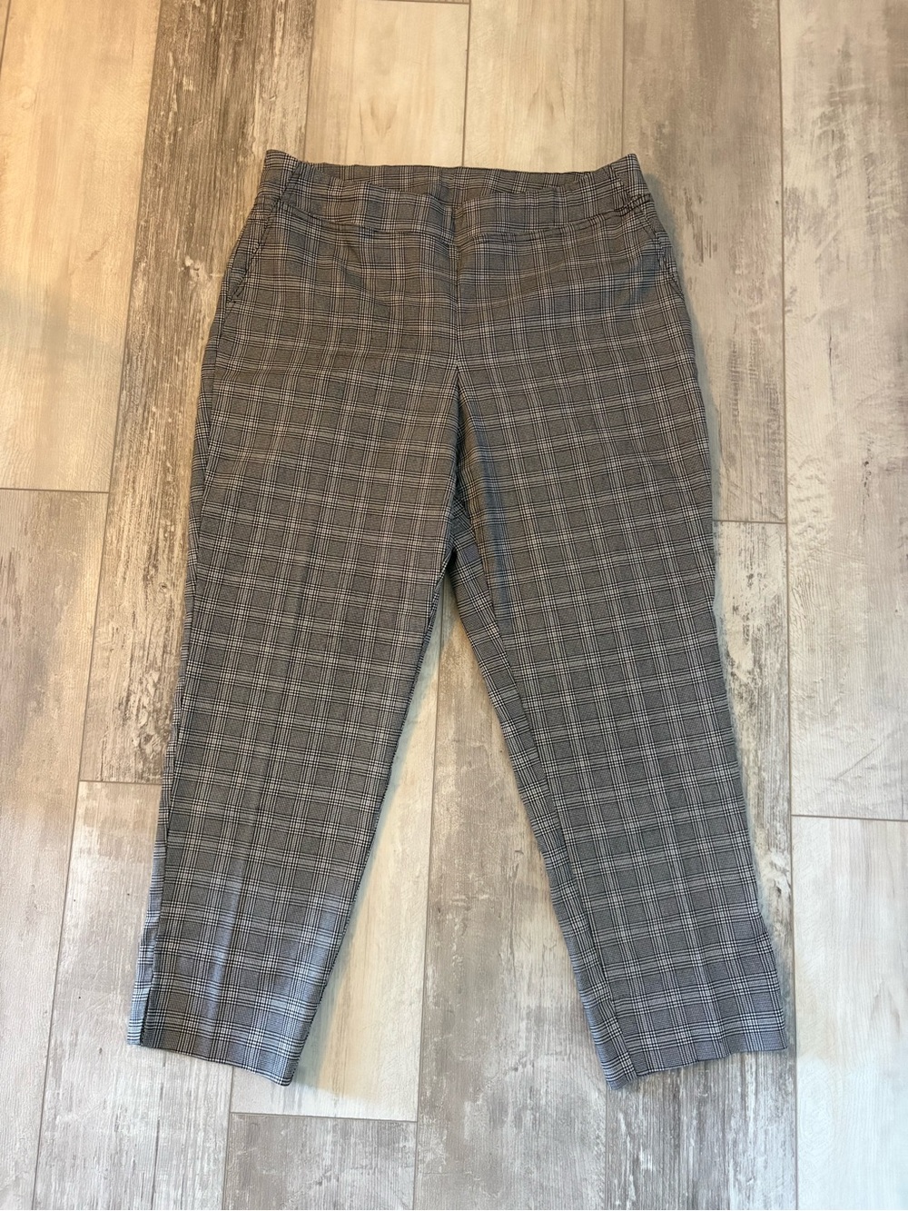 Adrienne Vittadini Gray Plaid Ankle Dress Pants